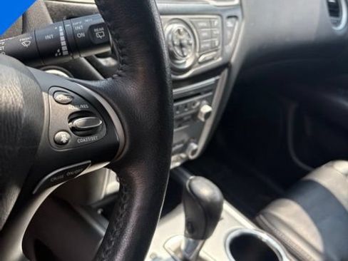 Used 2019 Nissan Pathfinder SL AWD/4WD image 15
