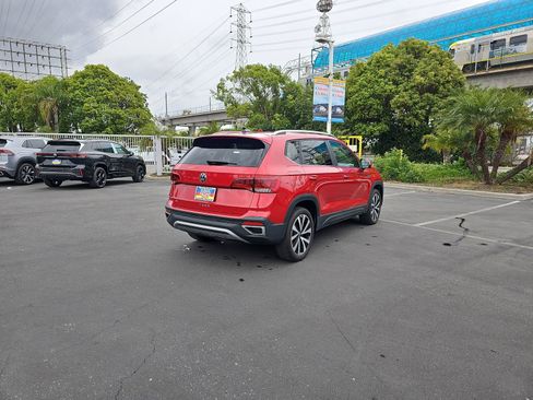 Used 2023 Volkswagen Taos SE image 7