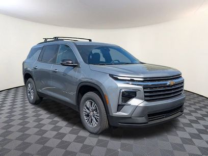 Used 2025 Chevrolet Traverse LT