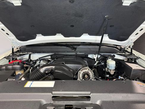 Used 2011 Cadillac Escalade ESV Platinum AWD/4WD image 3