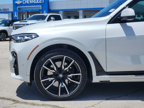 Used 2022 BMW X7 xDrive40i w/ M Sport Package AWD/4WD image 9