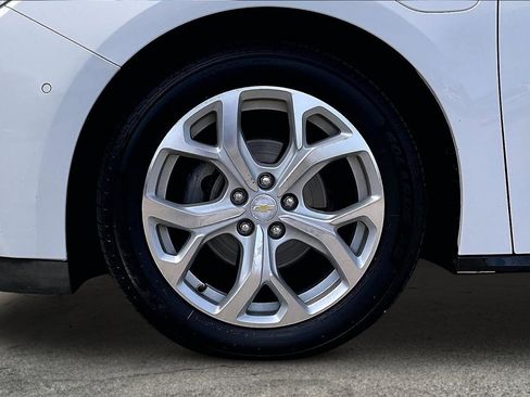 Used 2018 Chevrolet Volt Premier w/ Driver Confidence Package FWD image 8