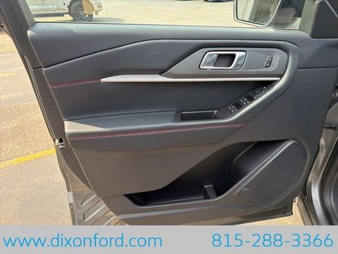Used 2025 Ford Explorer ST-Line w/ ST-Line Street Pack AWD/4WD image 27