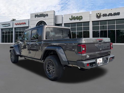 New 2025 Jeep Gladiator Sport image 5