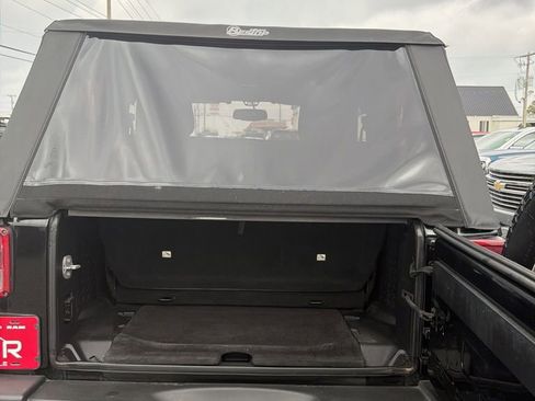 Used 2015 Jeep Wrangler Sport w/ Quick Order Package 24S AWD/4WD image 9
