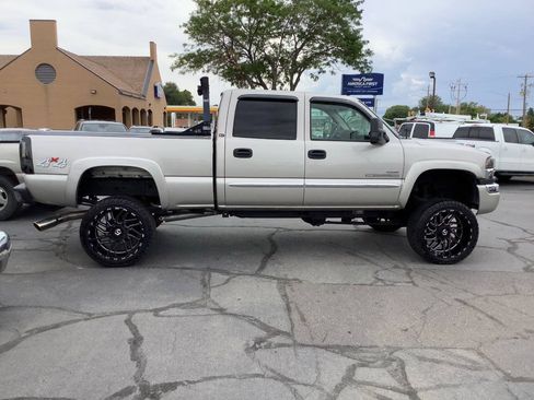 Used 2006 GMC Sierra 2500 SLE w/ Onstar Plus Package AWD/4WD image 13