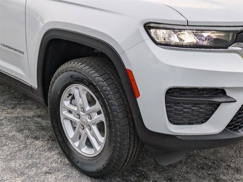 New 2025 Jeep Grand Cherokee Laredo image 10