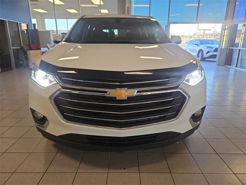 Used 2021 Chevrolet Traverse LT image 3
