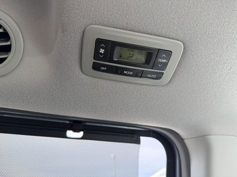 Used 2013 Toyota Sienna XLE image 35