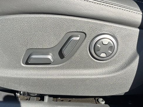 Certified 2026 Genesis GV70 2.5T AWD/4WD image 19