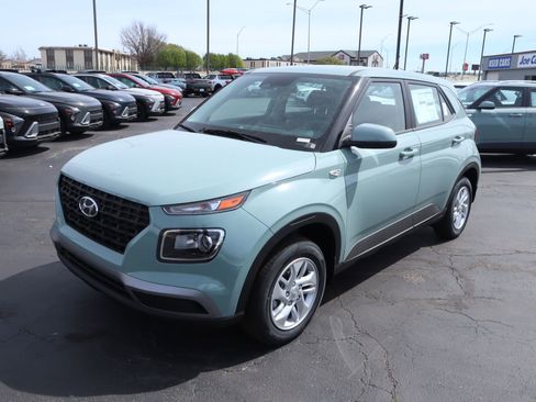 New 2026 Hyundai Venue SE image 3