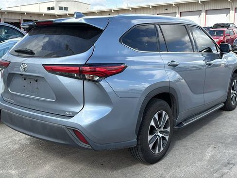 Used 2020 Toyota Highlander XLE FWD image 4