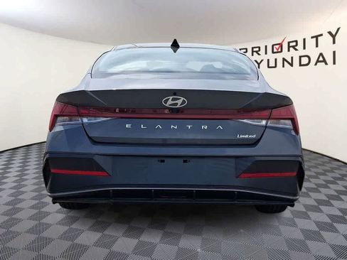 Used 2025 Hyundai Elantra Limited FWD image 5
