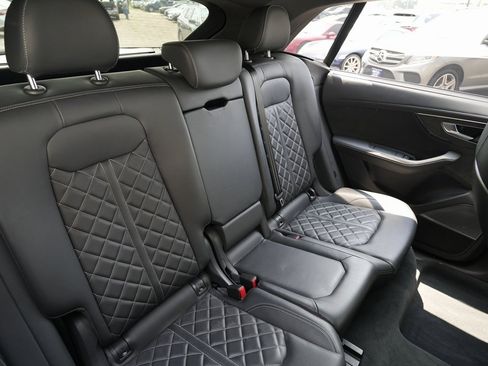 Used 2022 Audi SQ8 Prestige w/ Prestige Package image 25