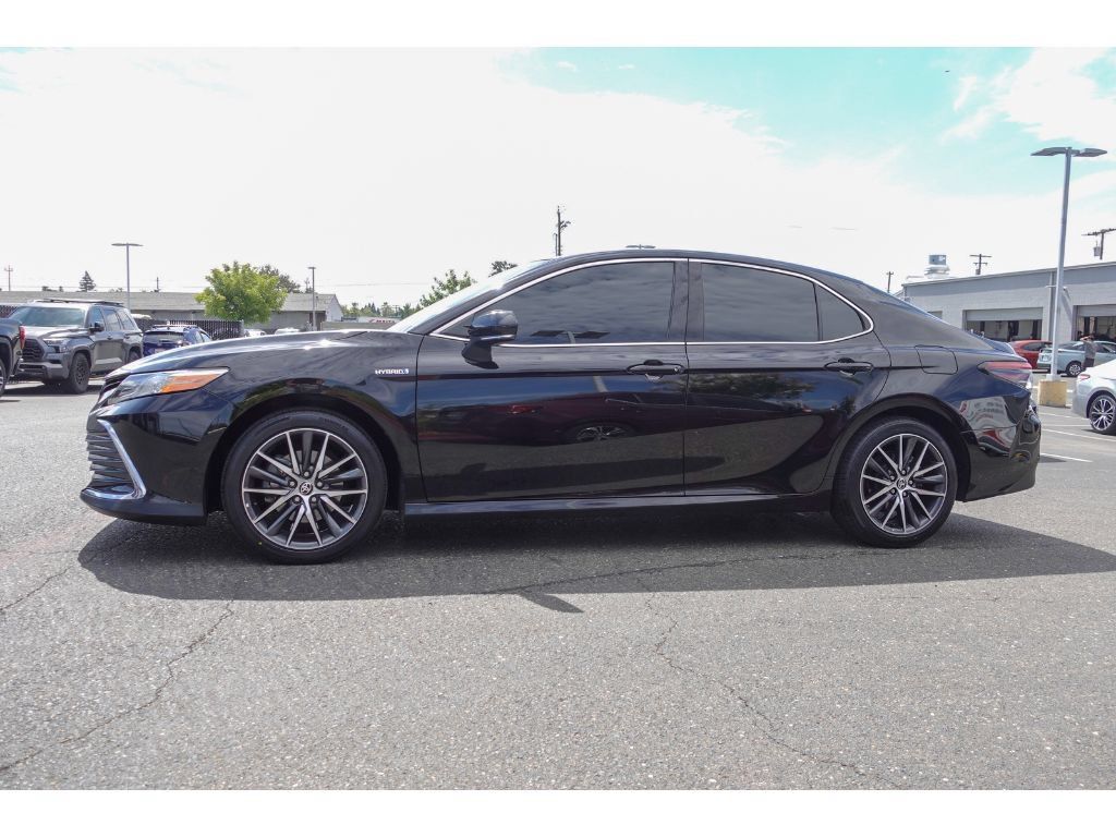 Used 2021 Toyota Camry XLE FWD image 6