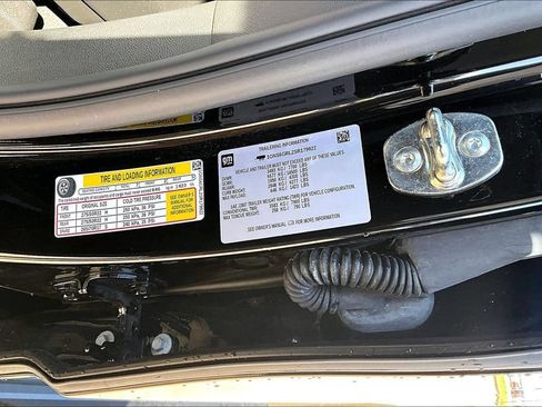Used 2025 Chevrolet Suburban High Country AWD/4WD image 36