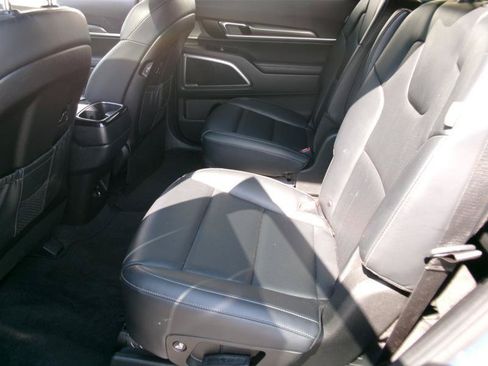 Used 2025 Kia Telluride S FWD image 9