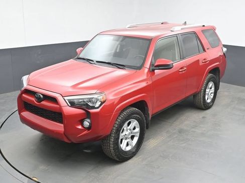 Used 2018 Toyota 4Runner SR5 AWD/4WD image 15
