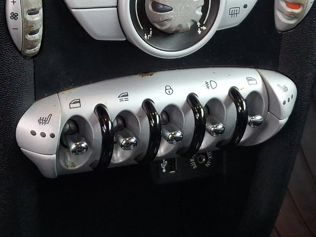 Used 2010 MINI Cooper S FWD image 12