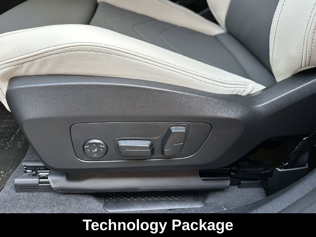 Used 2026 BMW X2 xDrive28i w/ Technology Package AWD/4WD image 17