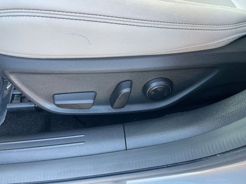 Used 2025 Genesis G70 2.5T RWD image 23