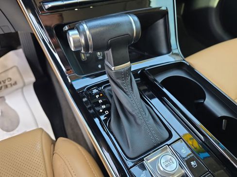 Used 2020 Kia Cadenza Limited image 24