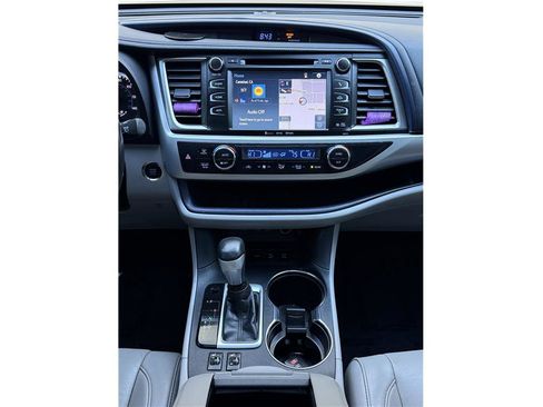 Used 2017 Toyota Highlander XLE image 11