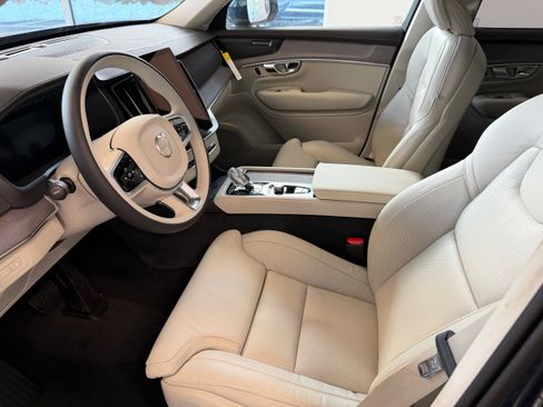 New 2026 Volvo XC90 T8 Ultra w/ Protection Package Premier AWD/4WD image 13