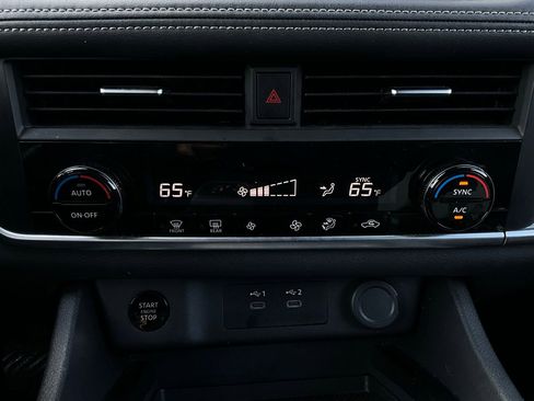 Used 2025 Nissan Rogue SV image 28