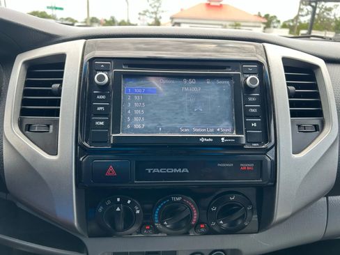 Used 2015 Toyota Tacoma PreRunner image 28