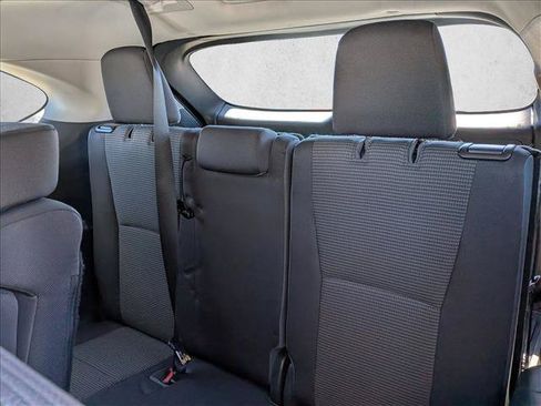 Used 2021 Toyota Highlander LE FWD image 18