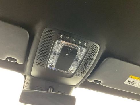 Used 2025 Mercedes-Benz GLB 250 image 24