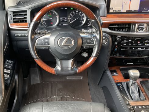 Used 2020 Lexus LX 570 4WD w/ Luxury Package image 24