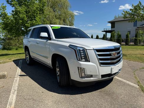 Used 2018 Cadillac Escalade Premium Luxury AWD/4WD image 2