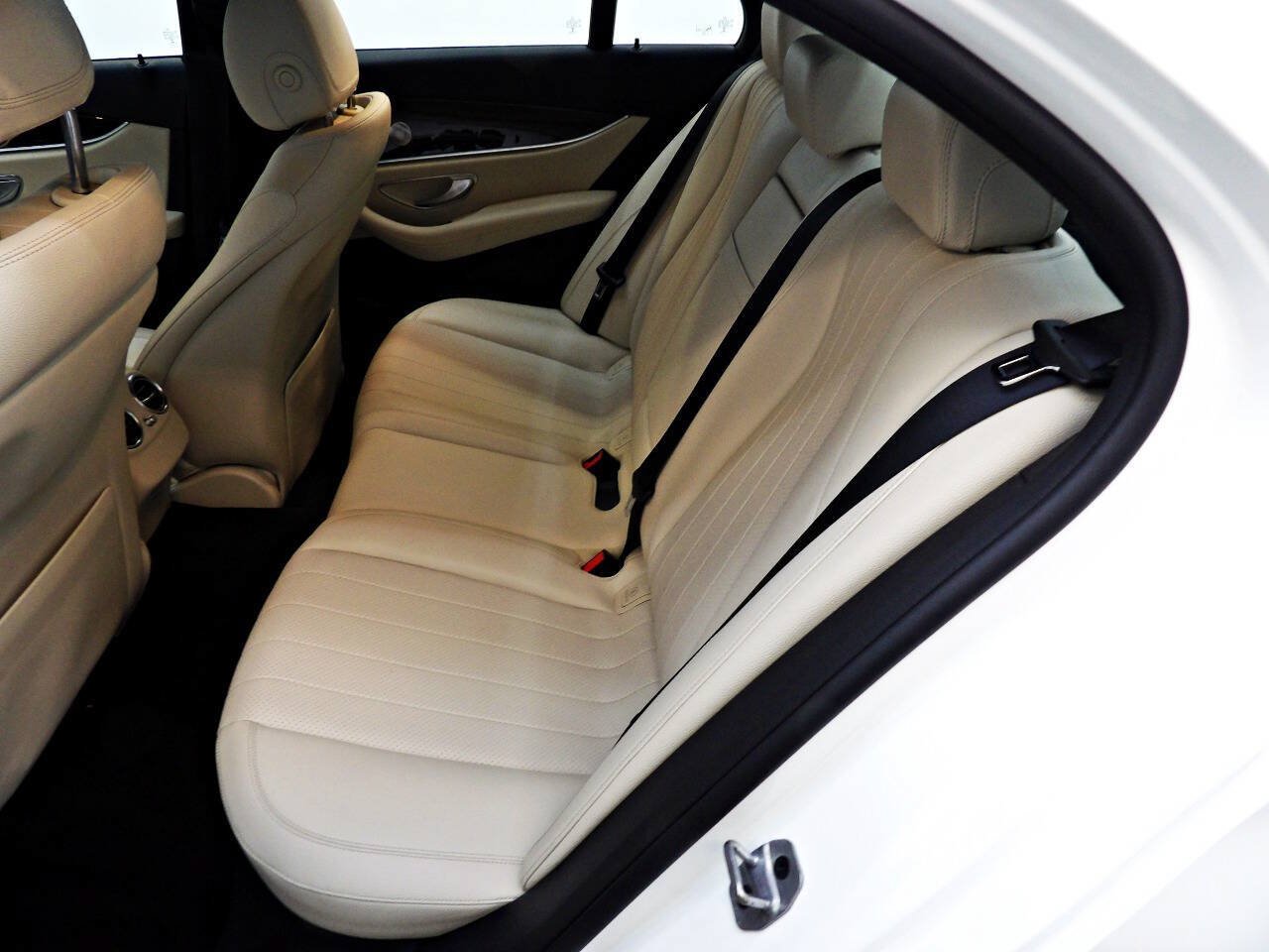 Used 2019 Mercedes-Benz E 300 4MATIC image 10