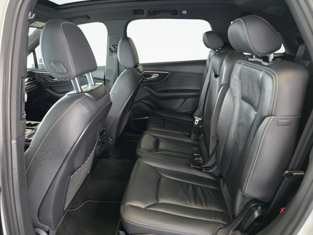 Used 2025 Audi Q7 3.0T Premium Plus AWD/4WD image 41