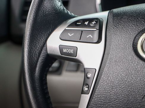 Used 2012 Toyota Highlander Limited AWD/4WD image 13