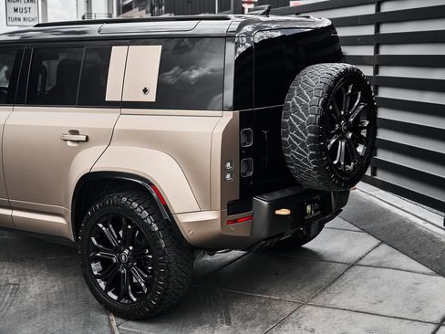 Used 2025 Land Rover Defender 110 AWD/4WD image 12