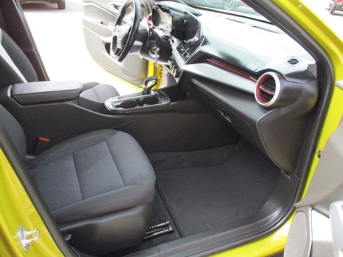 Certified 2024 Chevrolet Trax RS w/ Driver Confidence Package FWD image 15