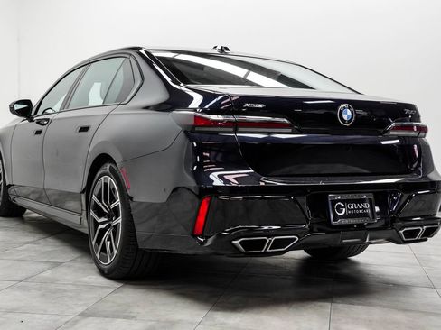 Used 2023 BMW 760i xDrive AWD/4WD image 11