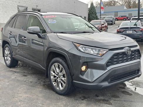 Used 2019 Toyota RAV4 XLE Premium image 3