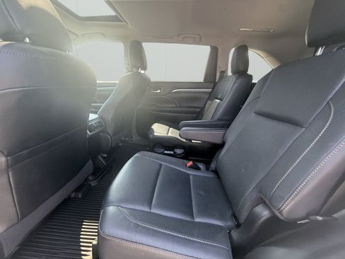 Used 2019 Toyota Highlander Limited AWD/4WD image 25