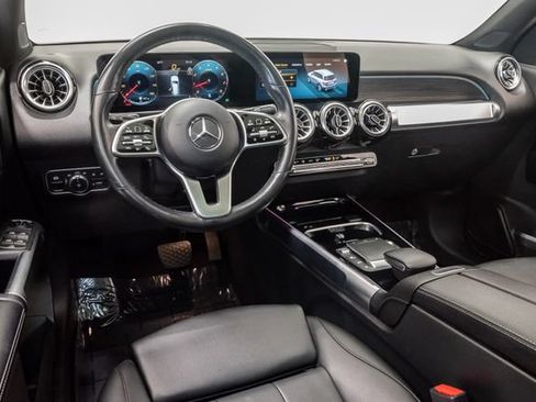 Used 2023 Mercedes-Benz GLB 250 4MATIC w/ Premium Package image 7