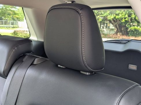 Used 2023 Nissan Pathfinder SL image 18