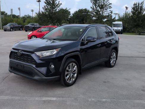 Used 2019 Toyota RAV4 XLE Premium w/ Cold Weather Package AWD/4WD image 4