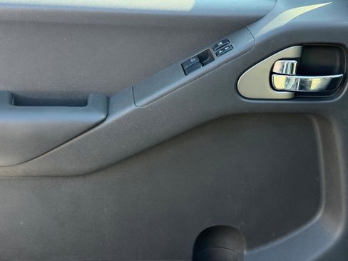 Used 2011 Suzuki Equator Premium image 14