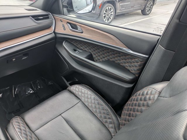 Certified 2025 Jeep Grand Cherokee Summit w/ Obsidian Package AWD/4WD image 18