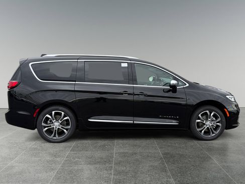 New 2026 Chrysler Pacifica Pinnacle image 6