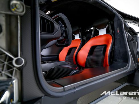 Used 2019 Ford GT RWD image 12