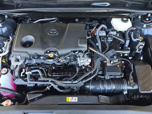 Used 2025 Toyota Camry SE image 7
